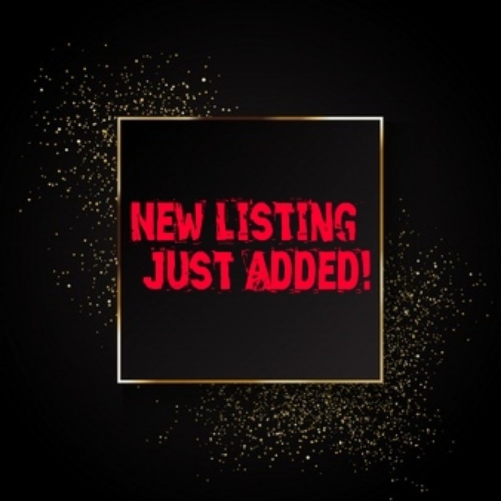 NEW LISTINGS!! CHECK OUT MY CLOSET🎉